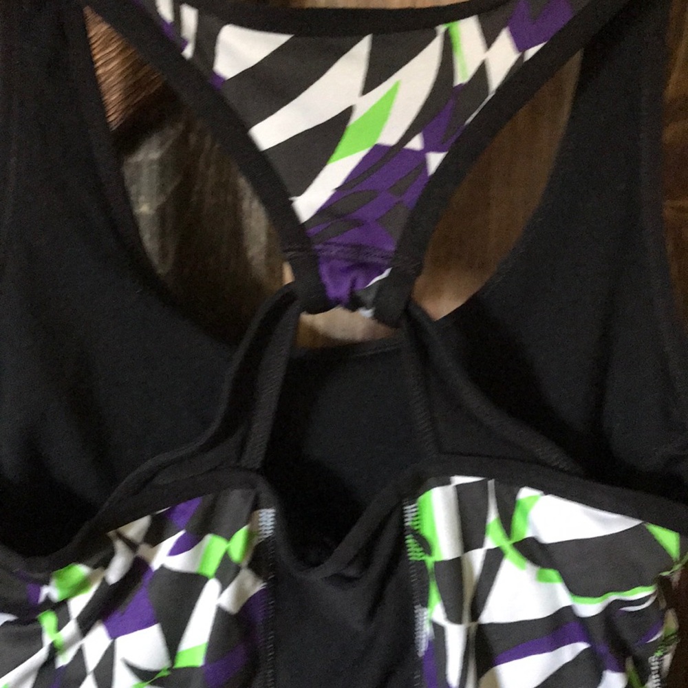 Workout top - Picture 3 of 4